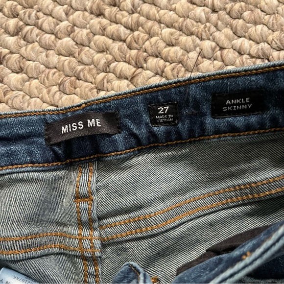 Miss Me Embroidered Skinny Jeans - Picture 5 of 5